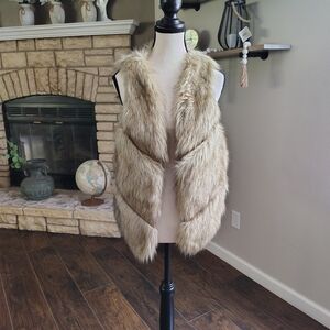Love Tree Faux Fur Vest in Cream